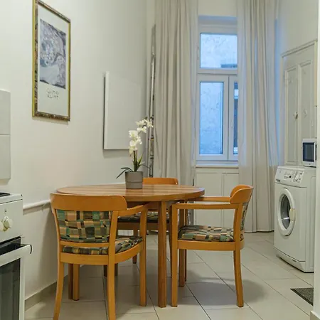 Economy 1Br Apartment Well Connected To The Whole City Vienna Exterior photo