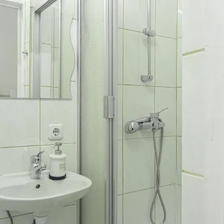 Economy 1Br Apartment Well Connected To The Whole City Vienna Exterior photo