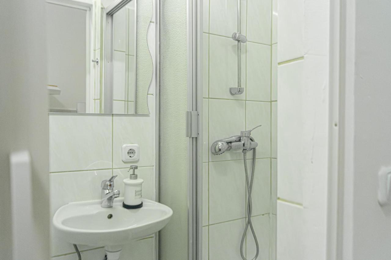 Economy 1br Well Connected To The Whole *